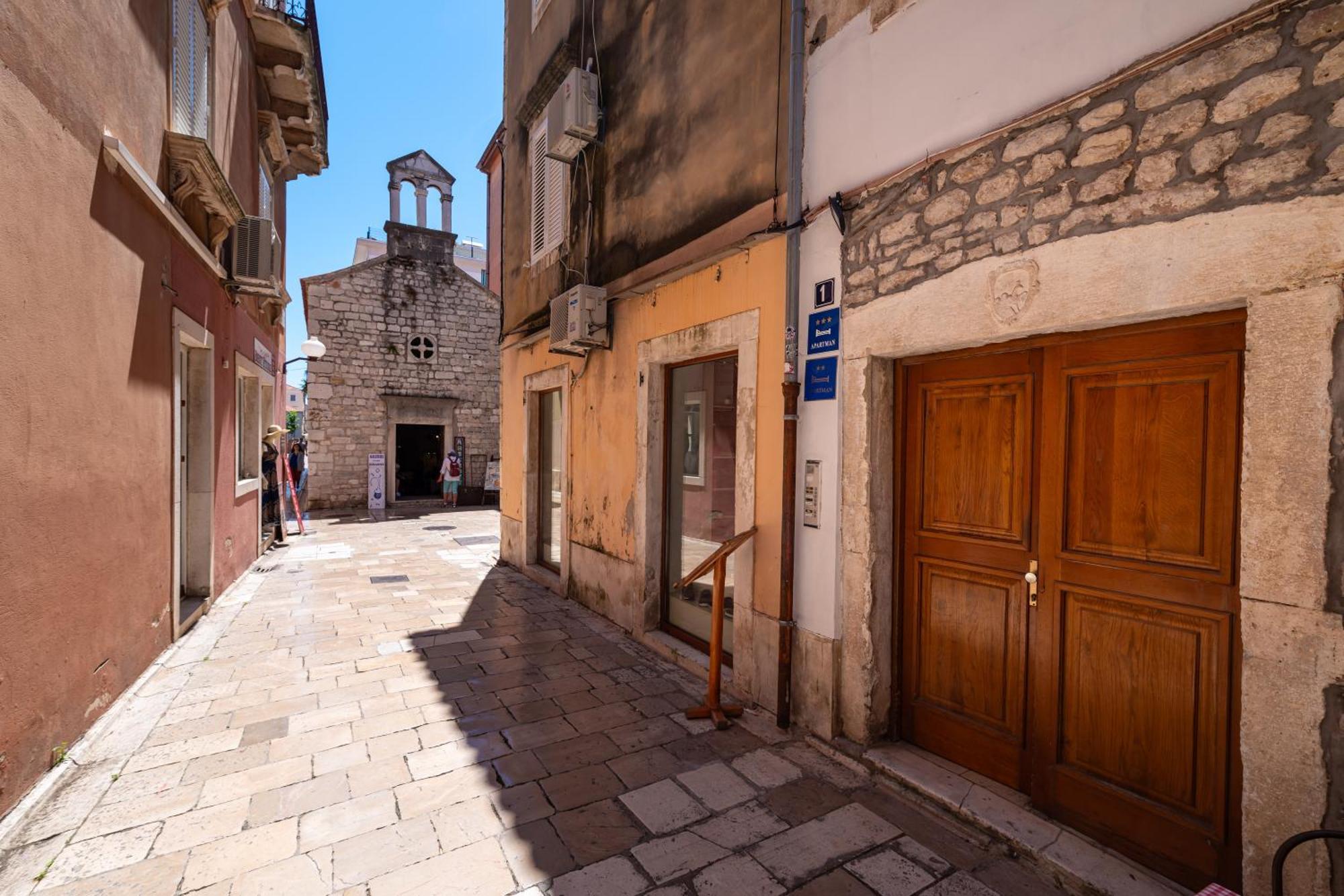 Timeless Antique Old Town With Terrace Apartamento Zadar Exterior foto